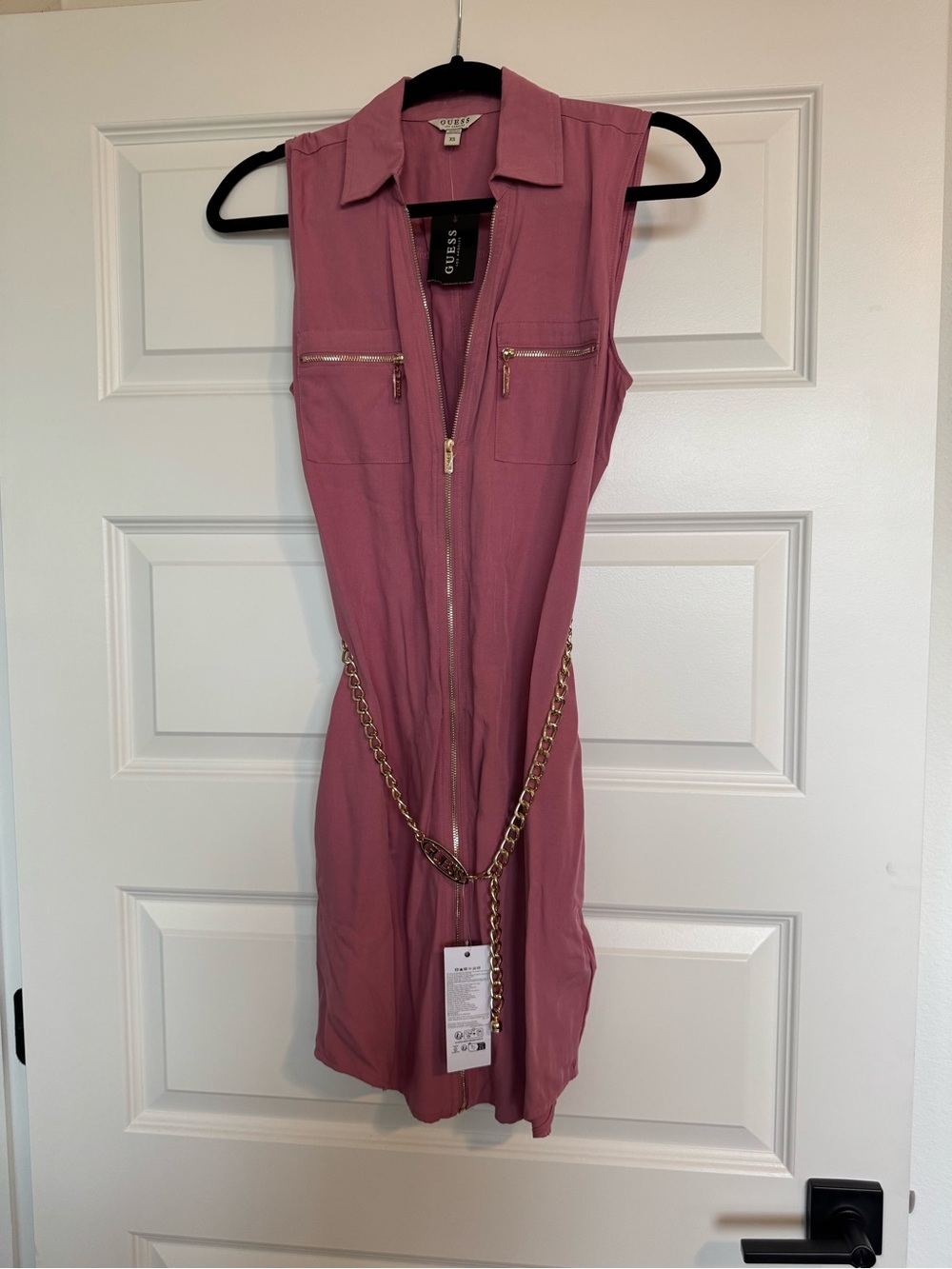 GUESS Sleeveless Rose Pink Zip-Front Shirt Dress with Gold Chain